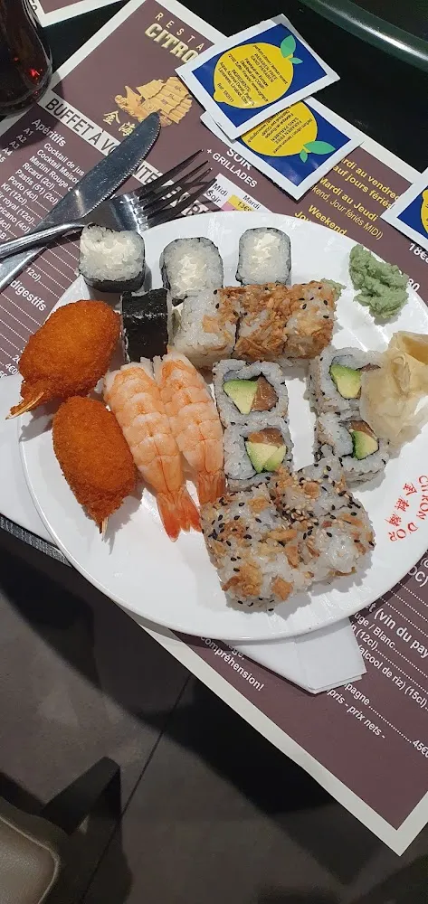 Sushi Maki Californie Et Beignet de Crabe